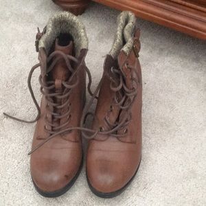 Super cute brown booties perfect for a fall outfit